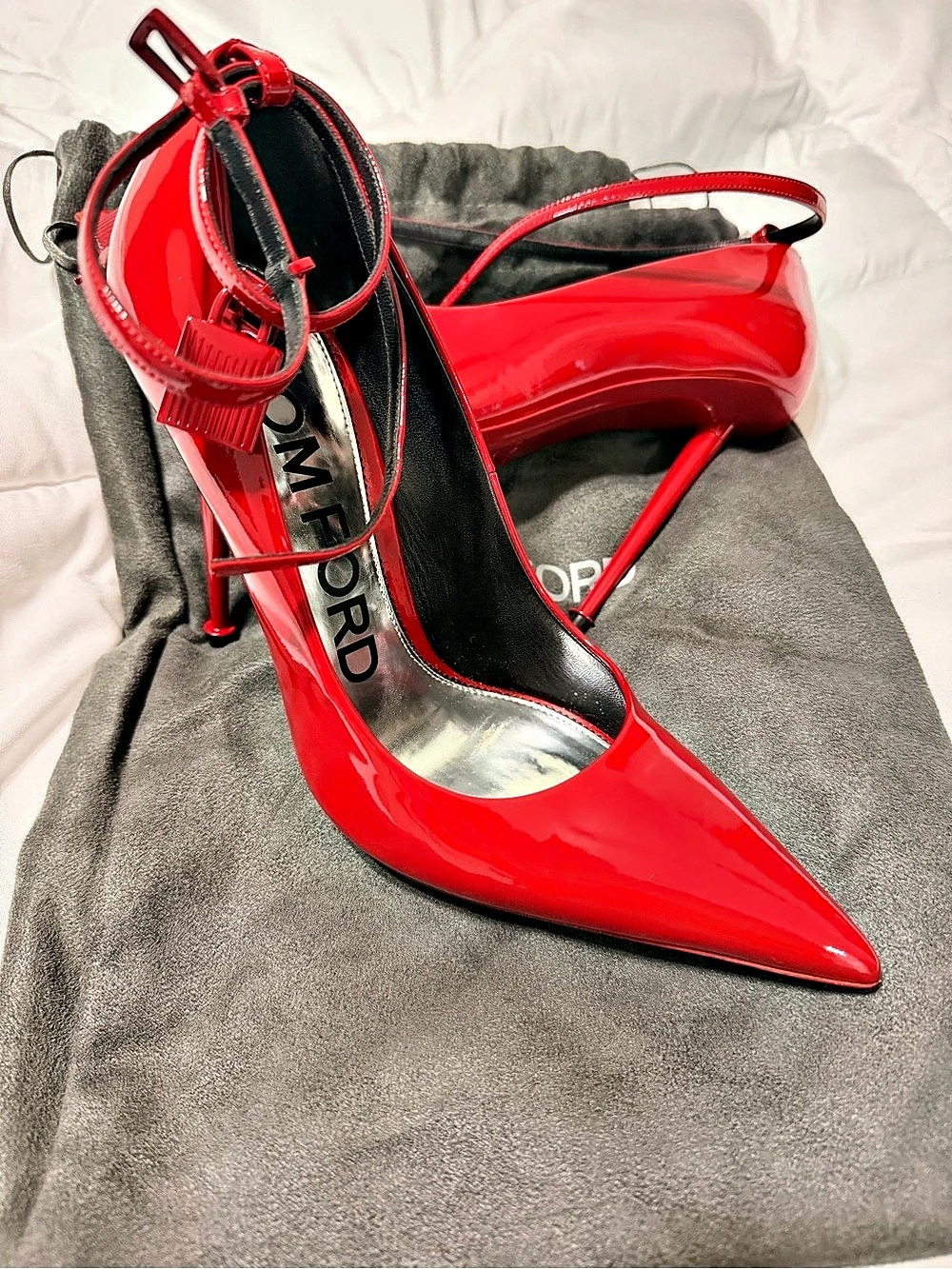 Tom Ford Padlock Pointy Patent Leather Pumps Red EU 38 Like New